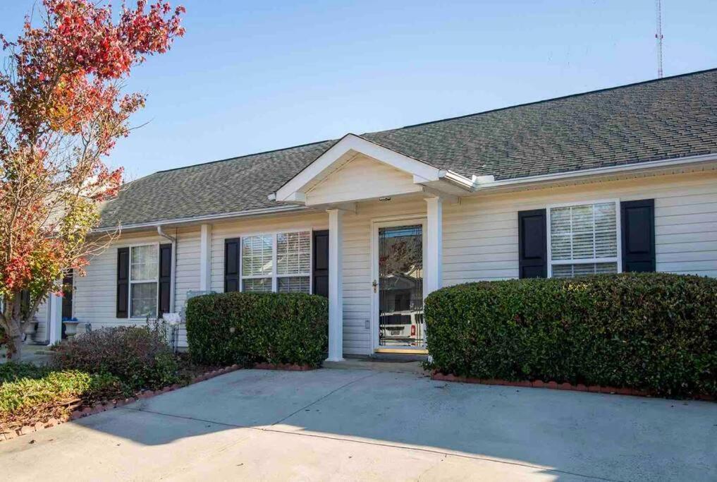 The Home Place & Prime Location Near I-20 Martinez Exterior photo